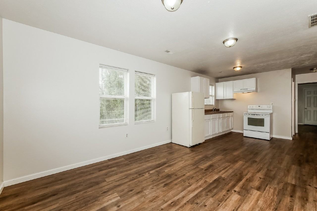 3014 West 10th Street - Photo 4 of 17