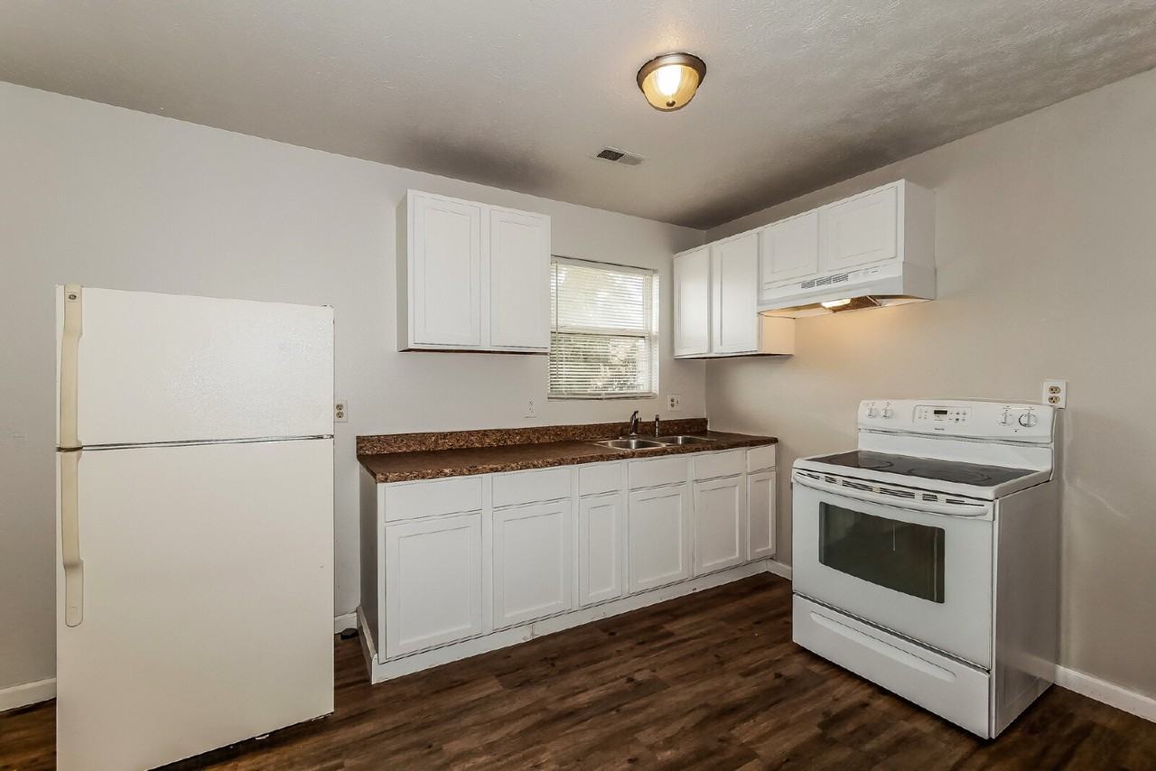 3014 West 10th Street - Photo 5 of 17