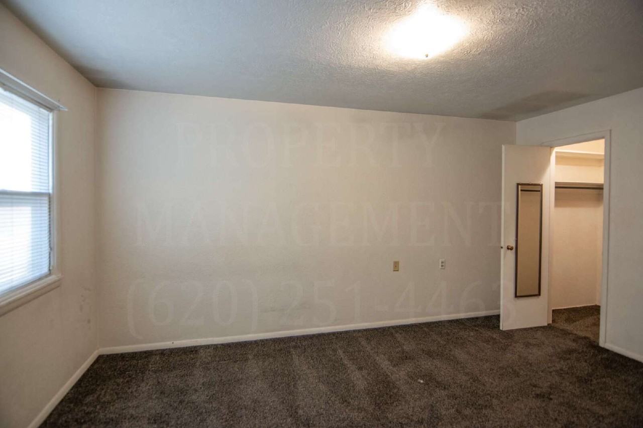 2001 West 6th Street - Photo 5 of 14