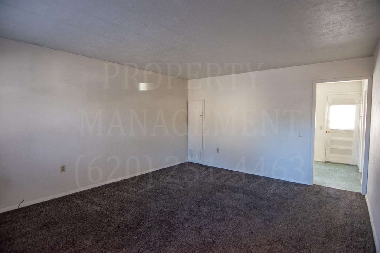 2001 West 6th Street - Photo 7 of 14