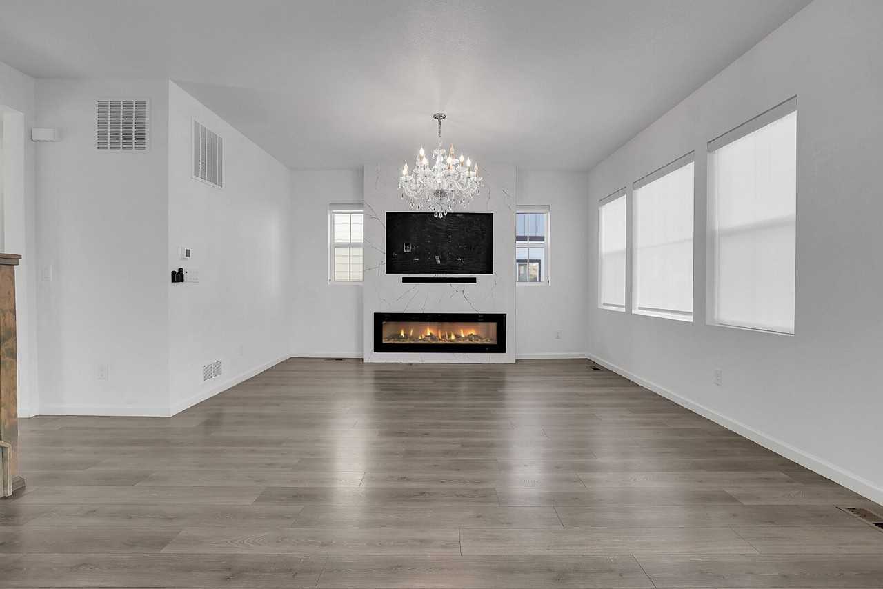 27897 E 7th Ave - Photo 7 of 50