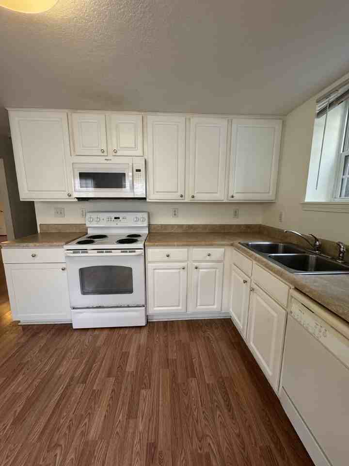 1416 Highland Ave #D - Photo 7 of 24