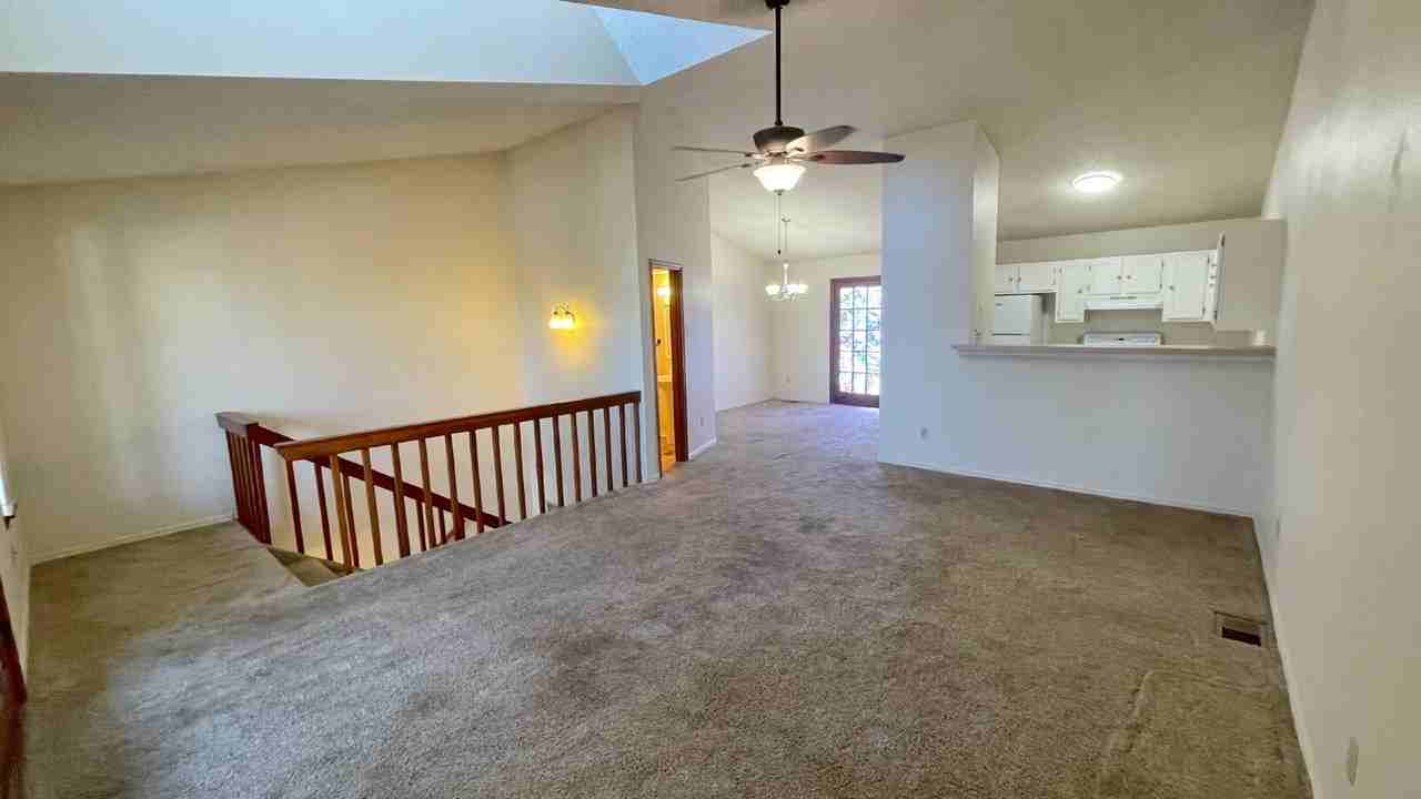 105 Arricola Ave Apt E - Photo 7 of 27