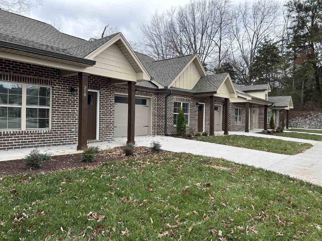 210 Cypress Rdg - Photo 2 of 10