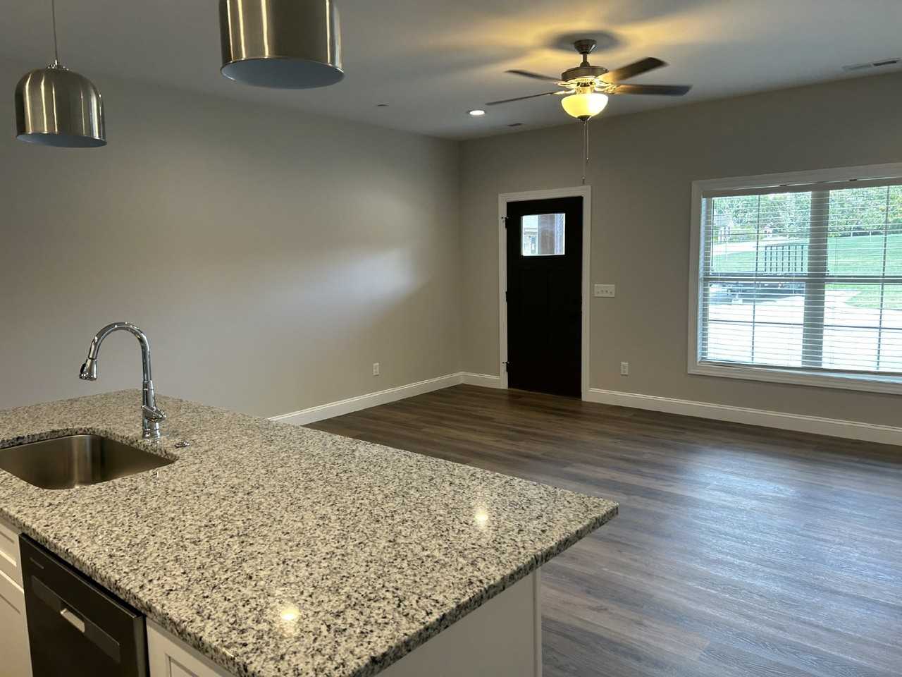 210 Cypress Rdg - Photo 4 of 10