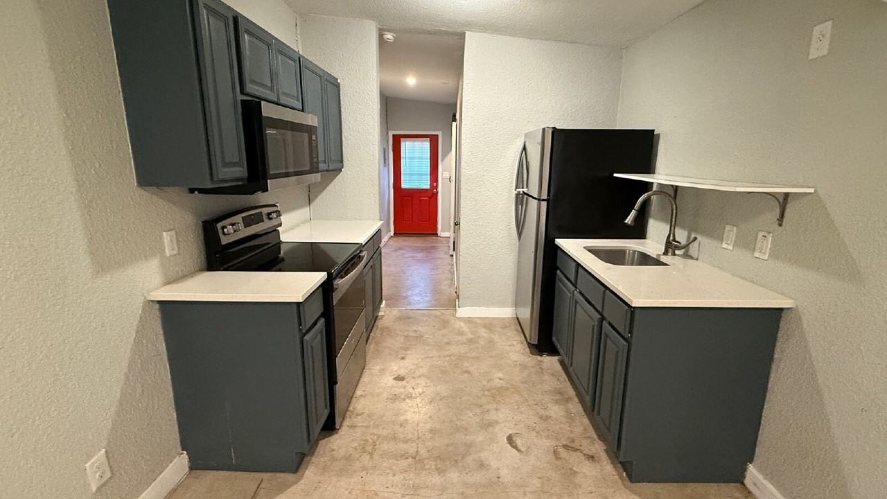 1207 Hays St #B - Photo 5 of 15