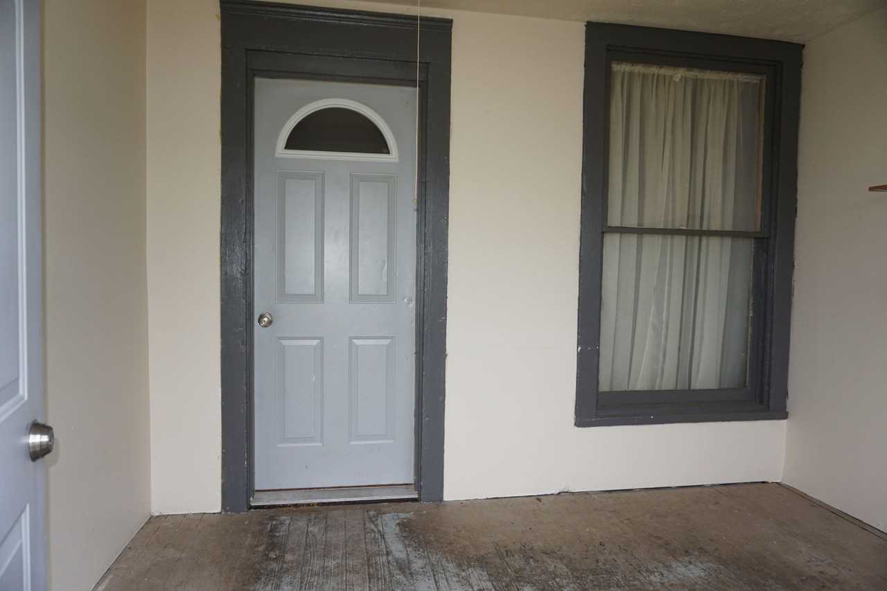 217 E Prairie St #1 - Photo 2 of 11