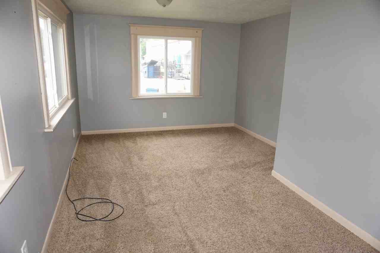 217 E Prairie St #1 - Photo 4 of 11