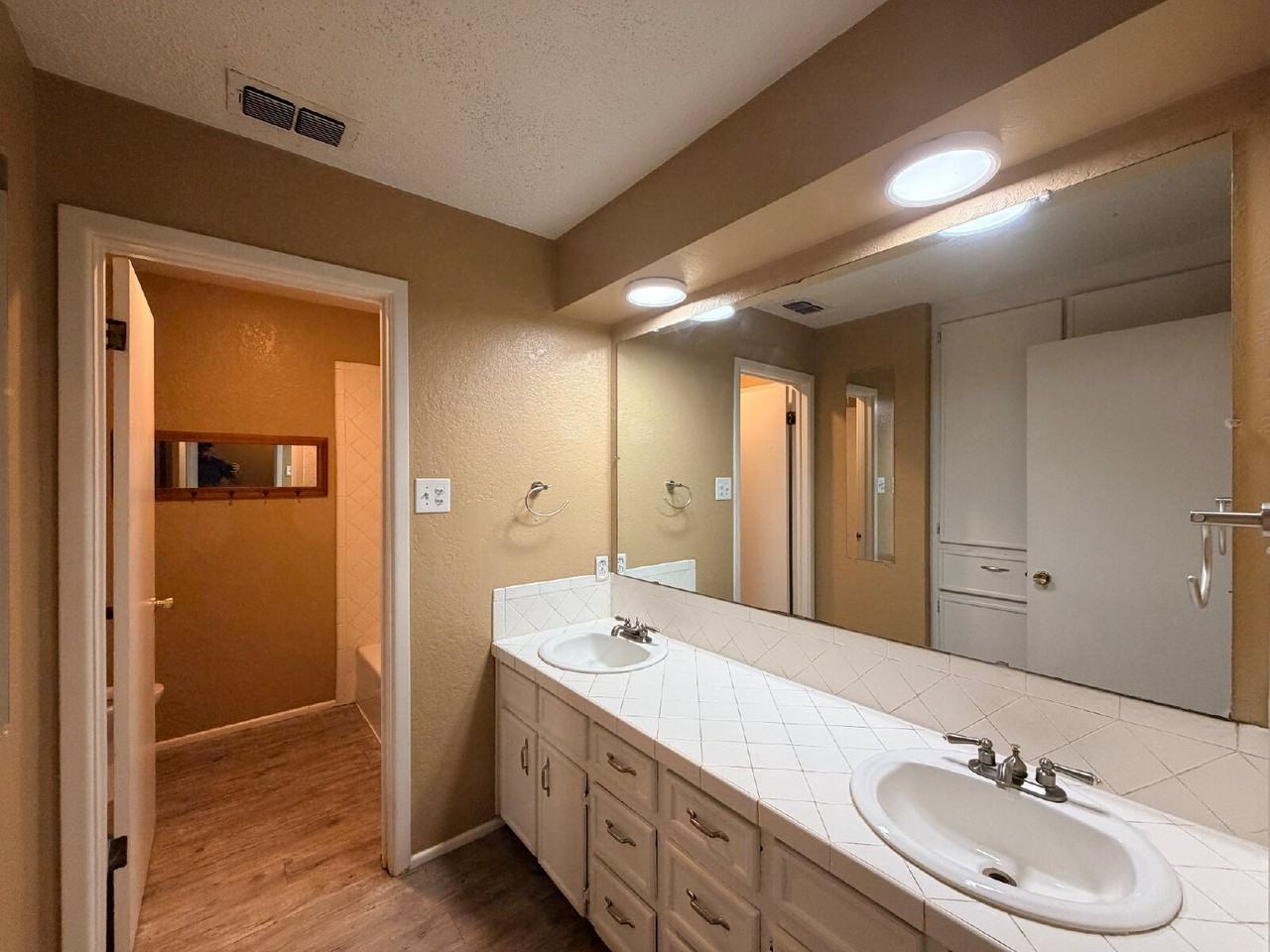 2327 33rd St - Photo 7 of 11