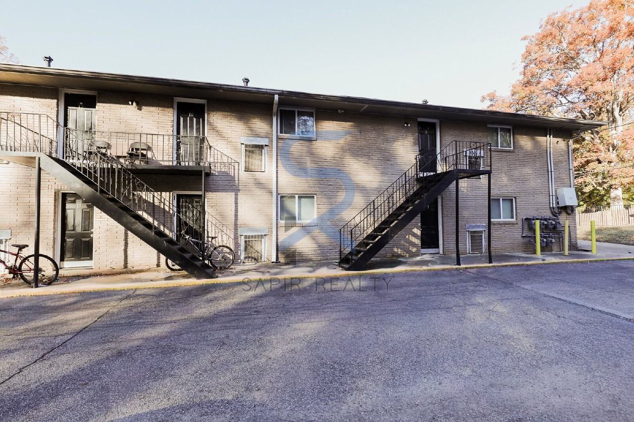 3300 College St Apt 8 - Photo 2 of 12