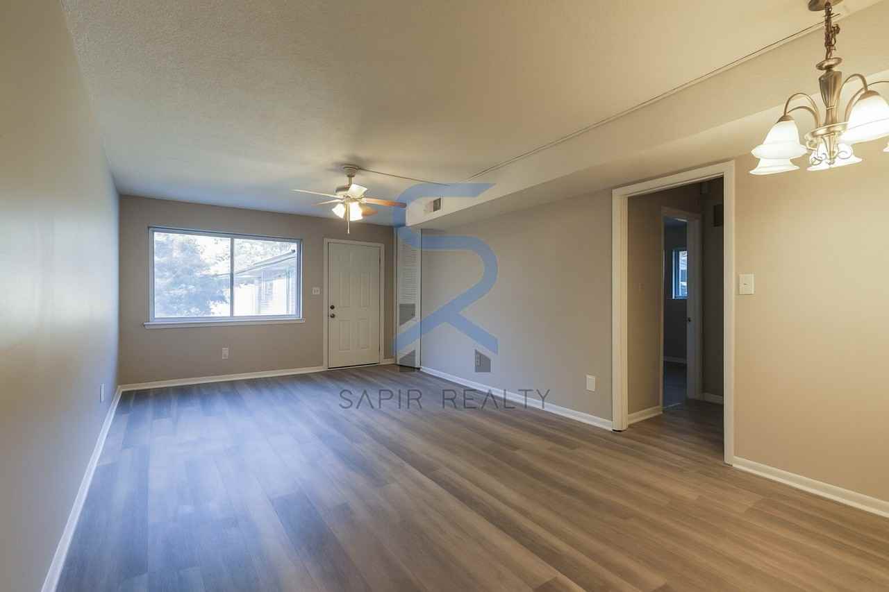 3300 College St Apt 8 - Photo 4 of 12