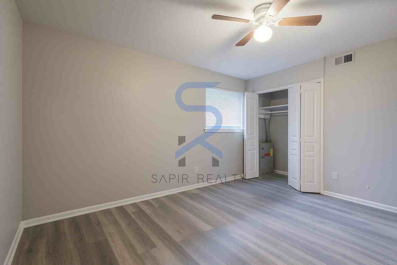 3300 College St Apt 8 - Photo 5 of 12