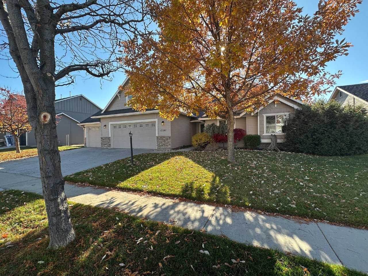 12241 W Foxhaven St - Photo 3 of 43