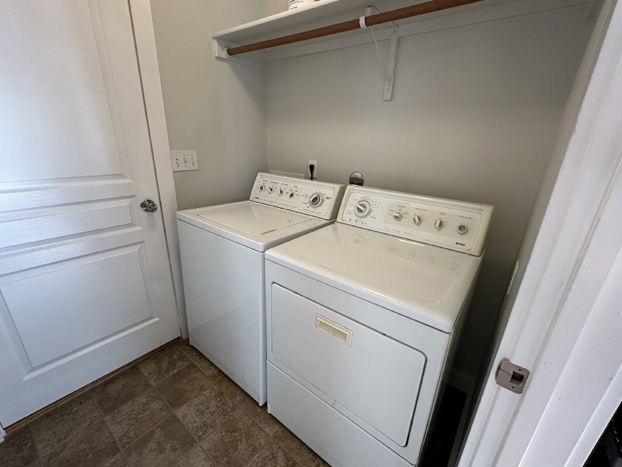 12241 W Foxhaven St - Photo 4 of 43