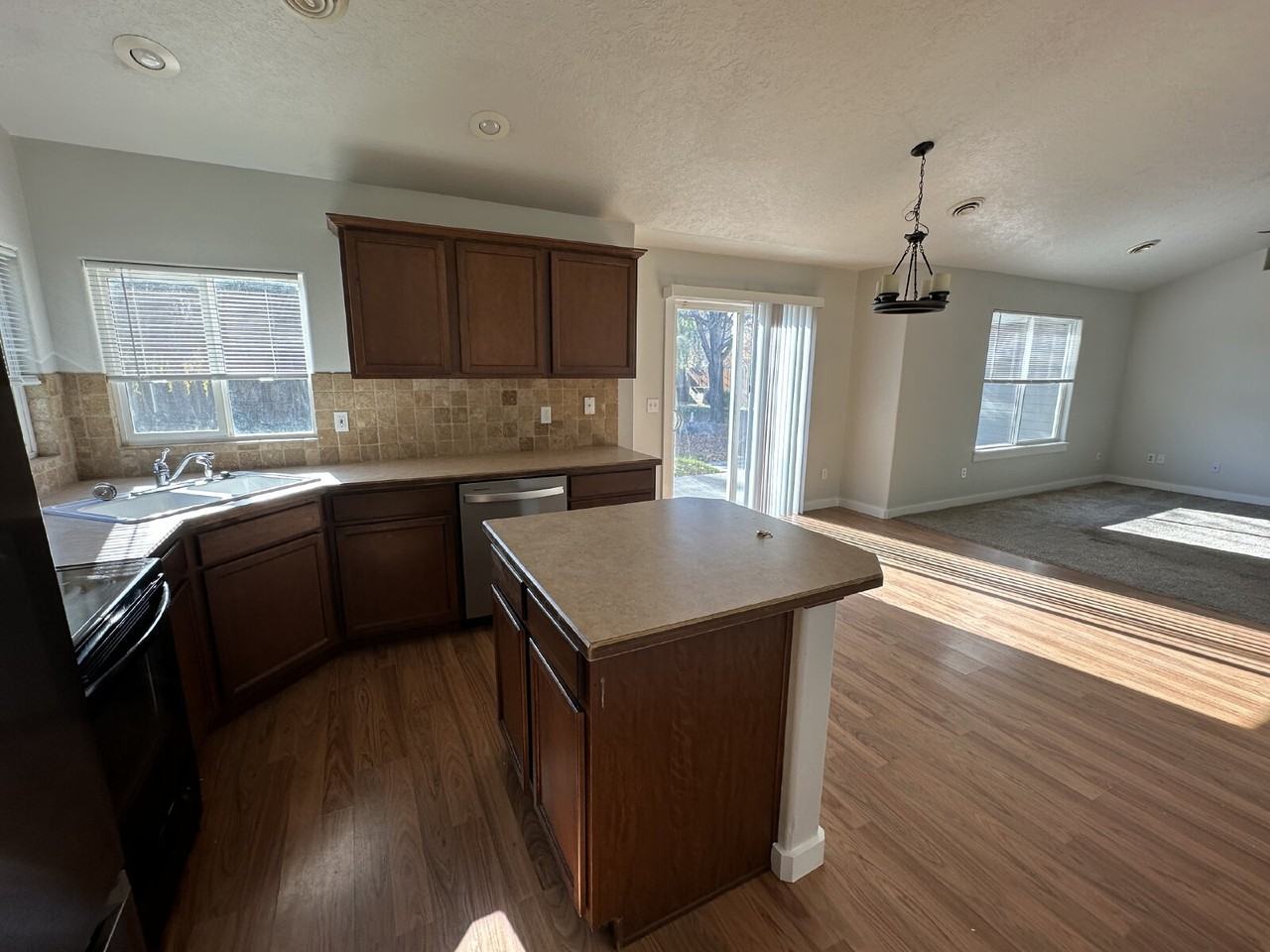 12241 W Foxhaven St - Photo 5 of 43