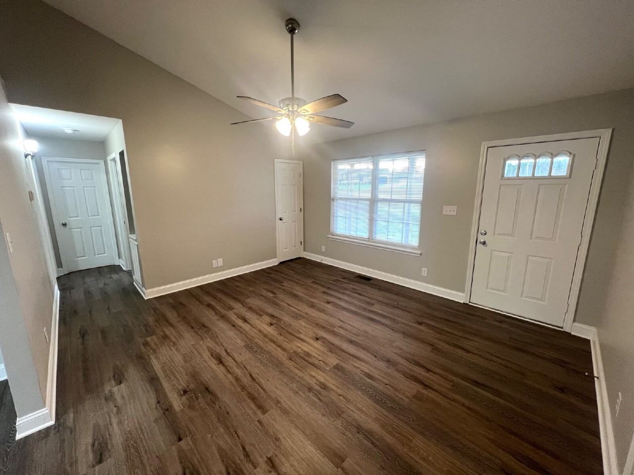 3409 Dailey Rd - Photo 4 of 26