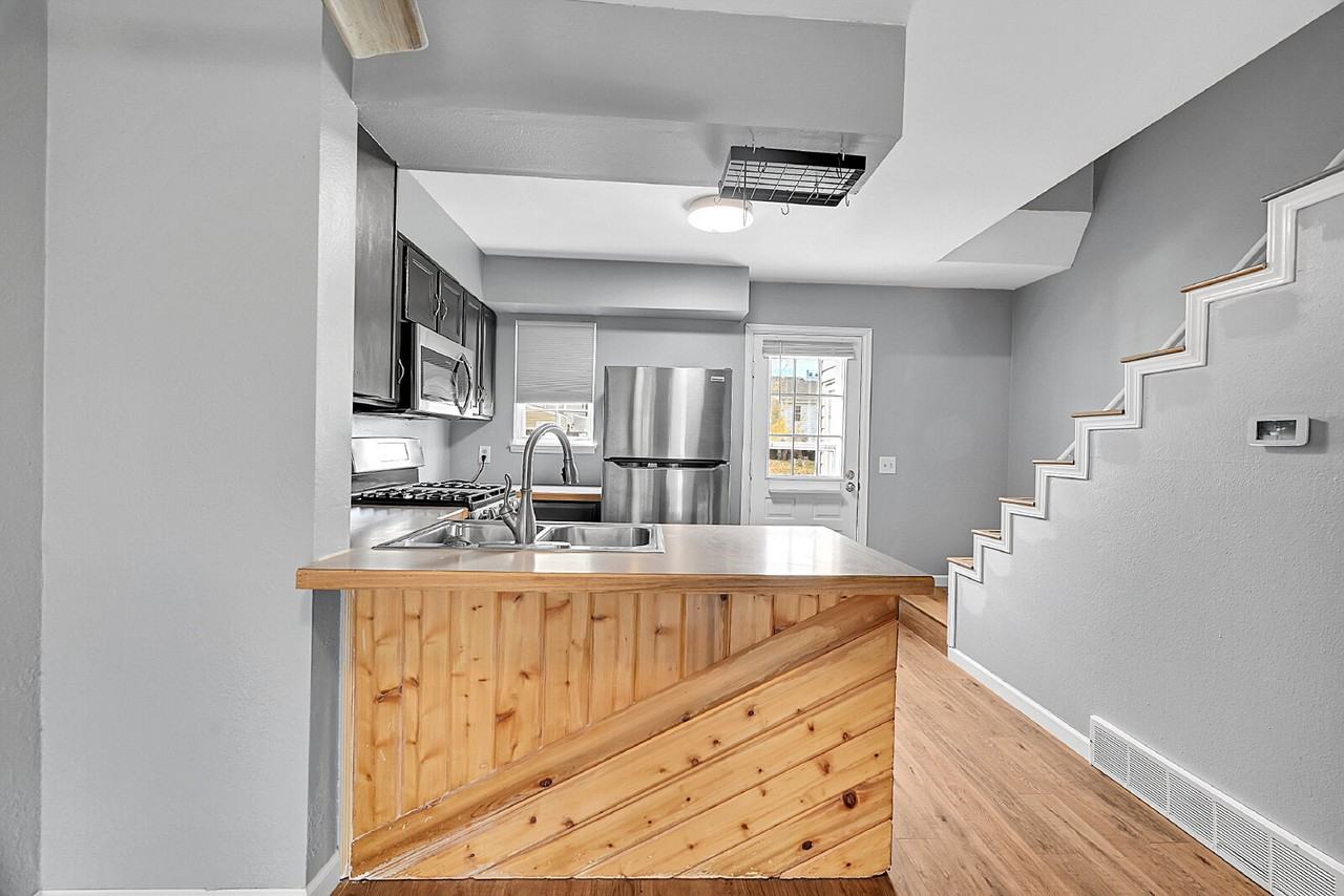 3131 S Estes St - Photo 6 of 27