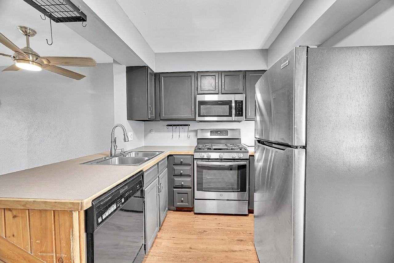 3131 S Estes St - Photo 7 of 27