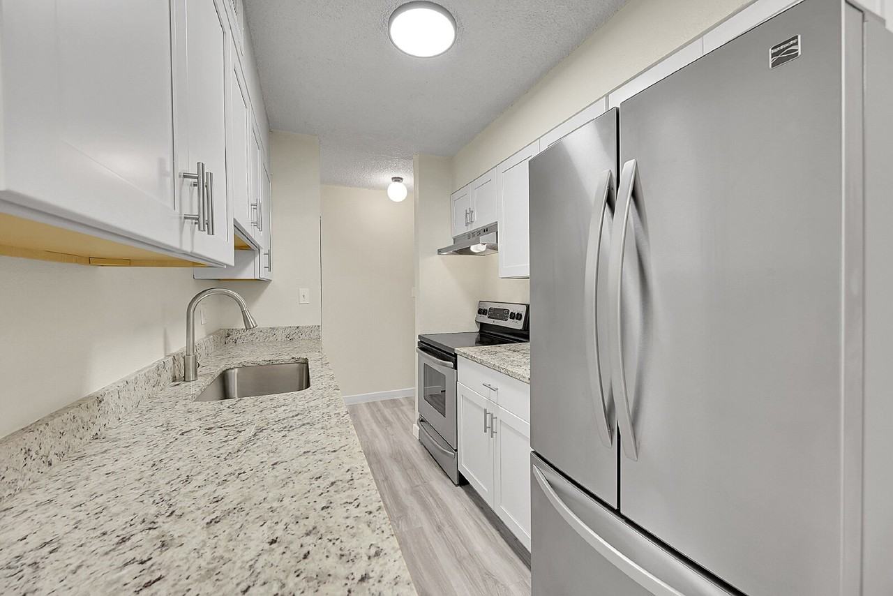 209 E Highline Cir #108 - Photo 6 of 23