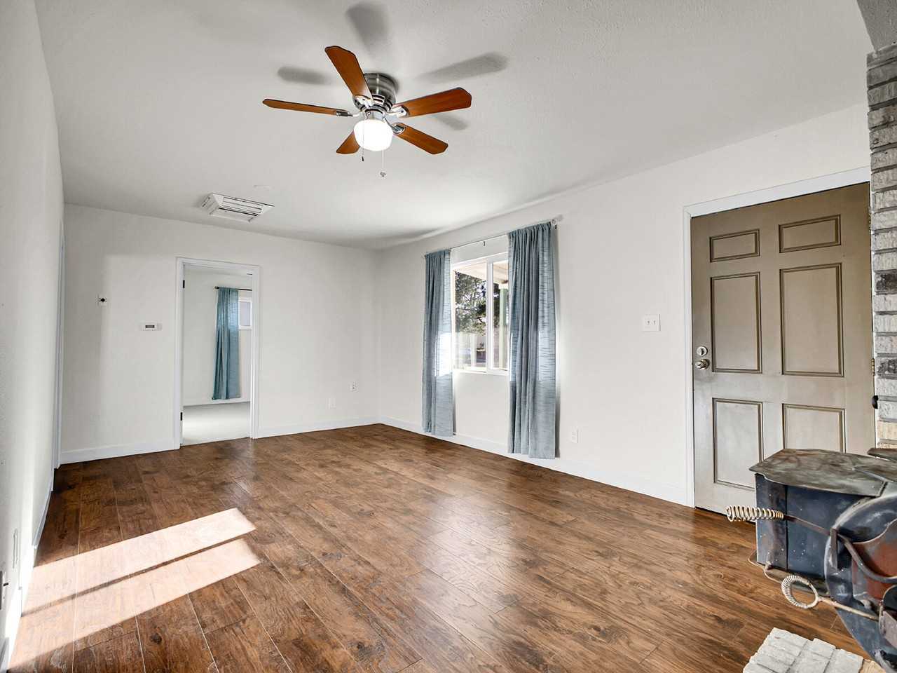 800 Vaughn St - Photo 3 of 50