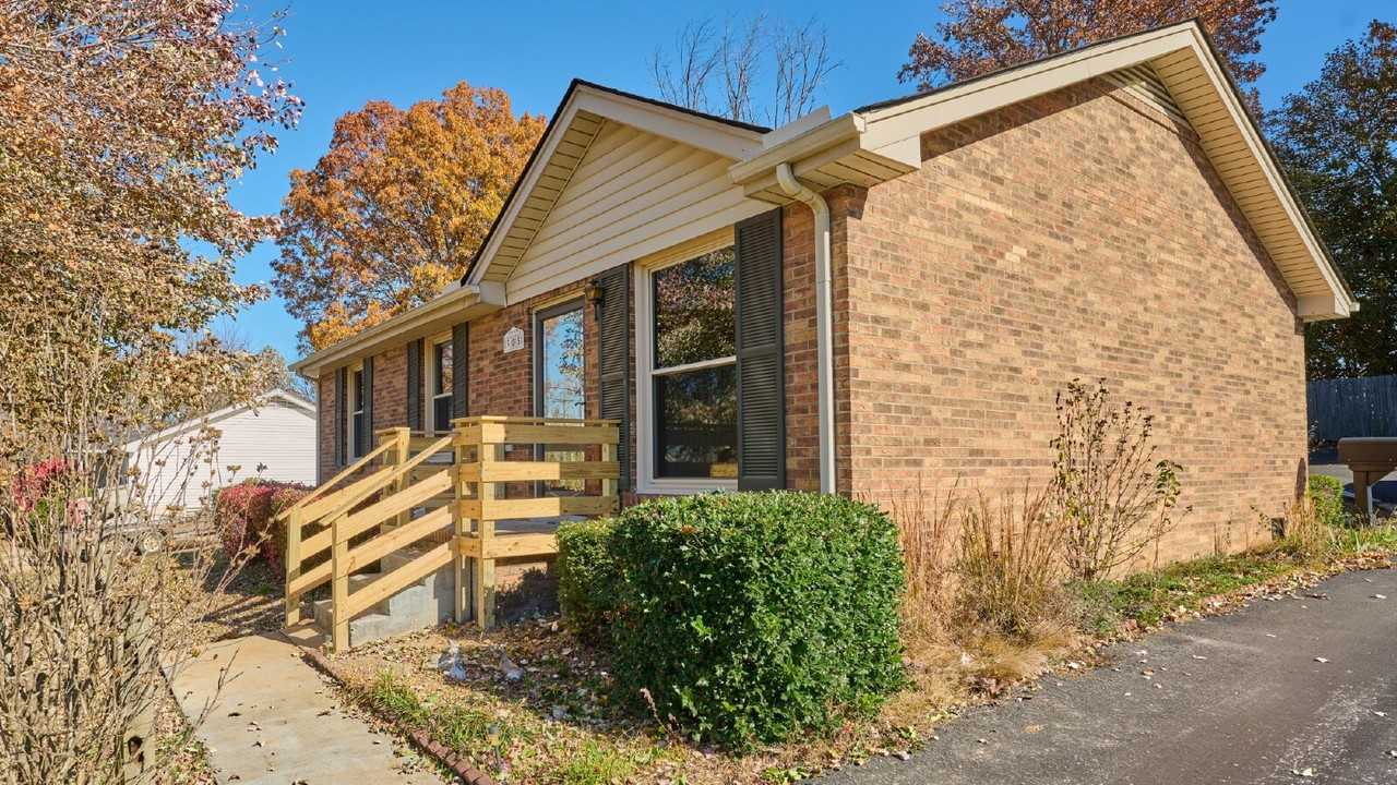 305 East Hillcrest Drive - Photo 2 of 19