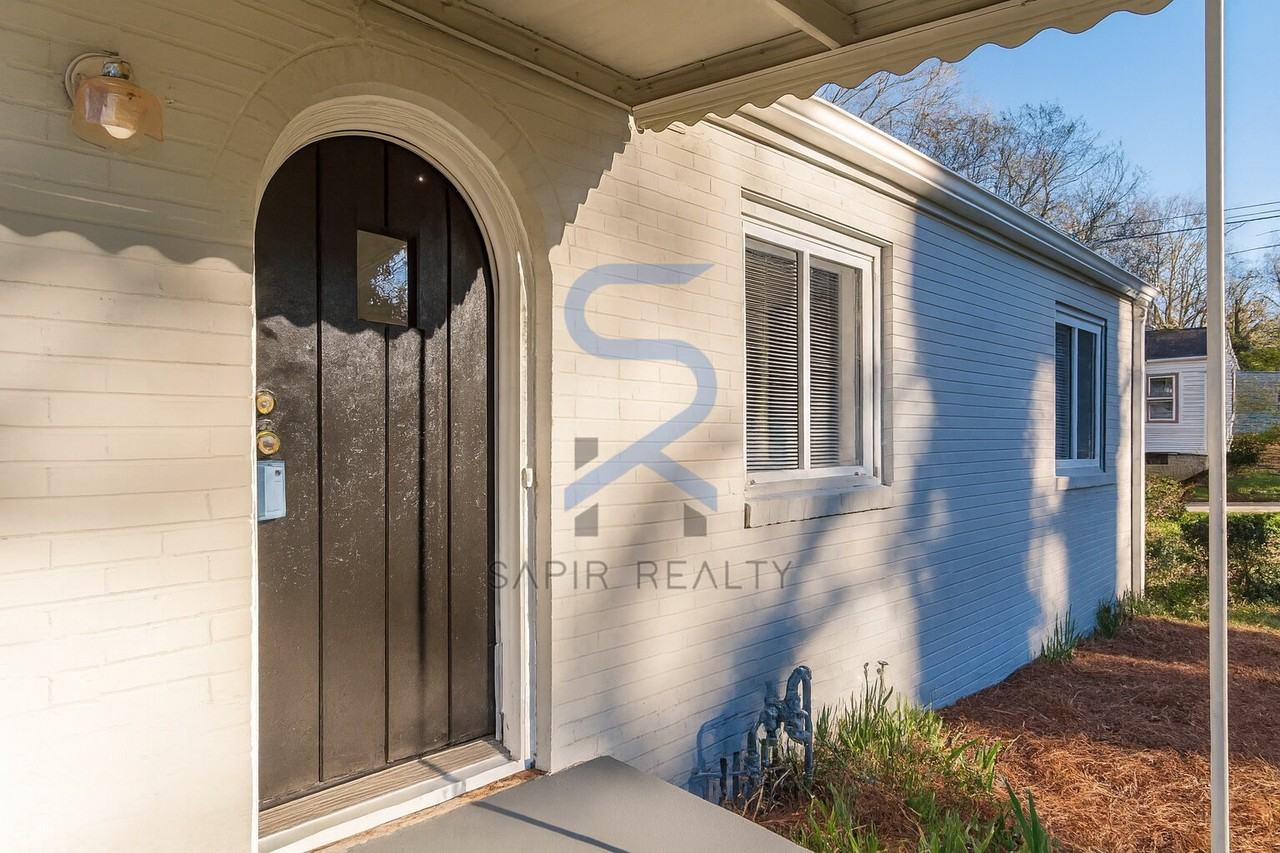 1376 Westmont Rd Sw - Photo 5 of 44