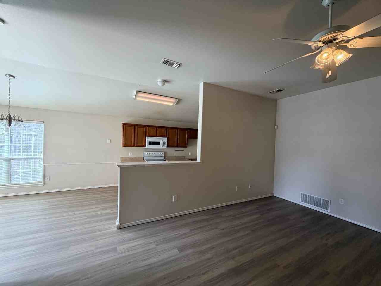 6819 83rd St - Photo 3 of 10