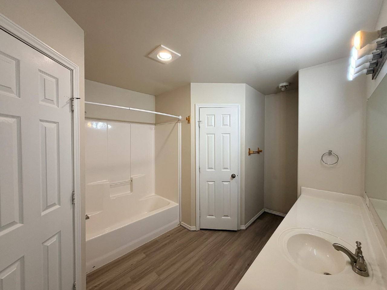 6819 83rd St - Photo 6 of 10