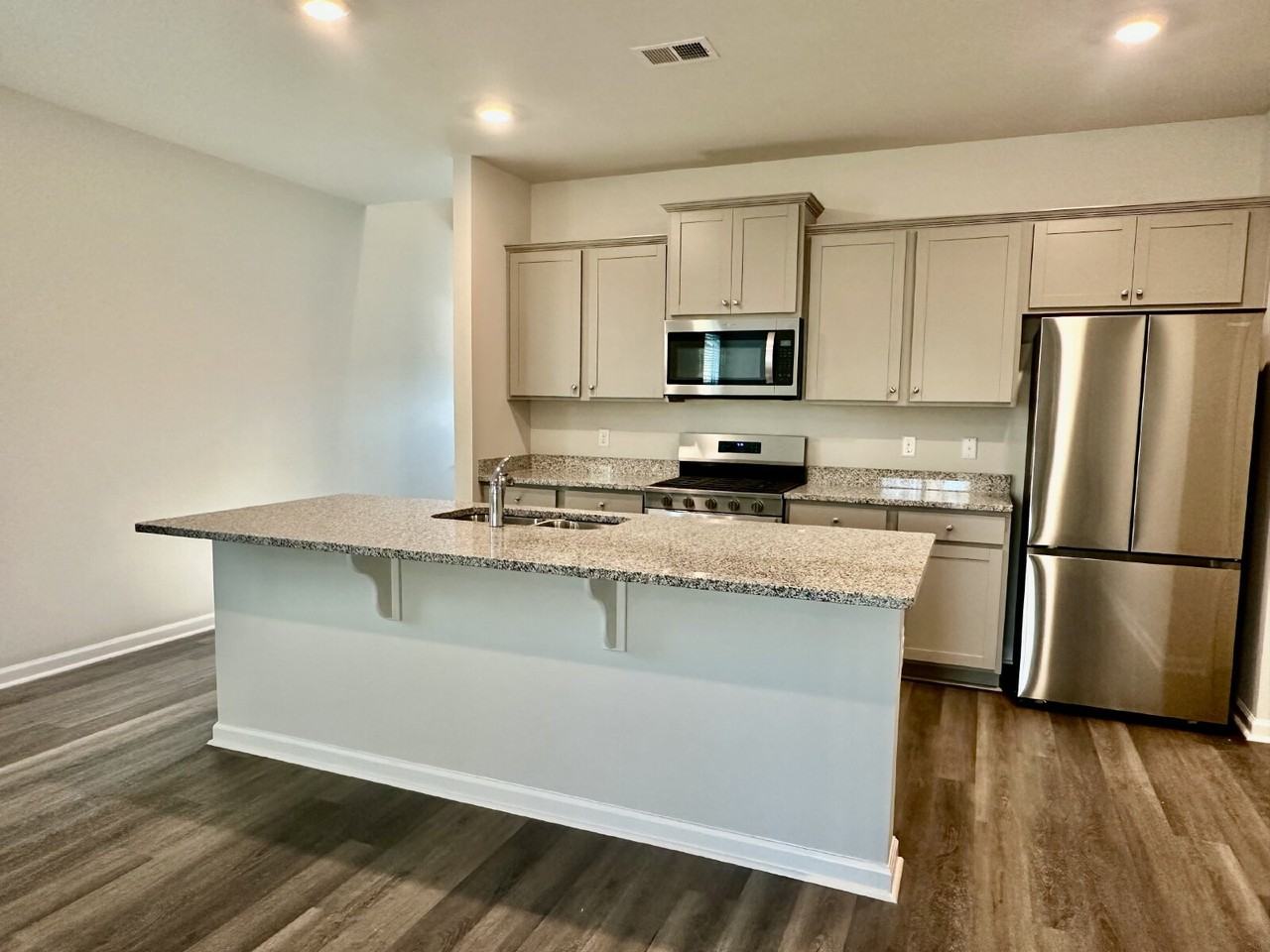 1505 Sanctum St - Photo 6 of 42