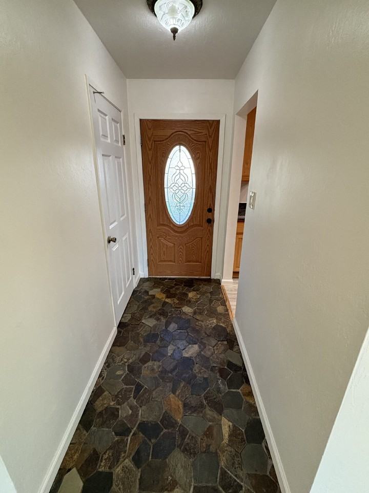 5358 Laurel Dr - Photo 3 of 19