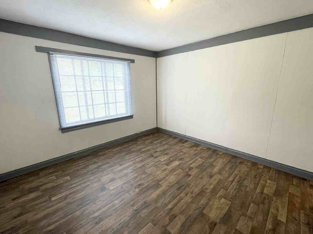 1624 W 21st St - Photo 2 of 10