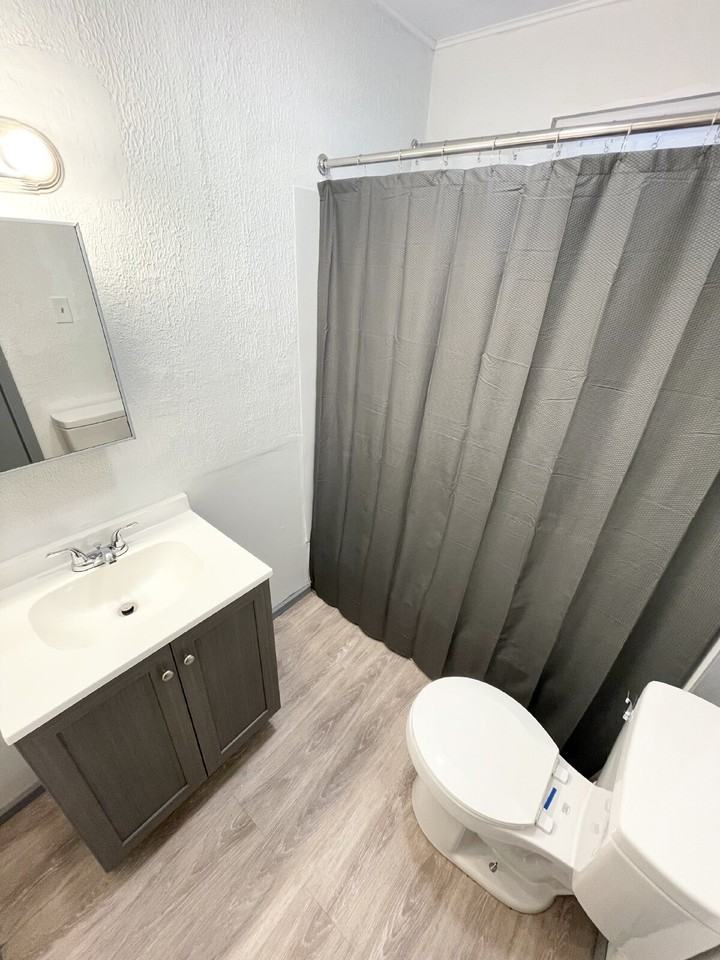 1624 W 21st St - Photo 4 of 10