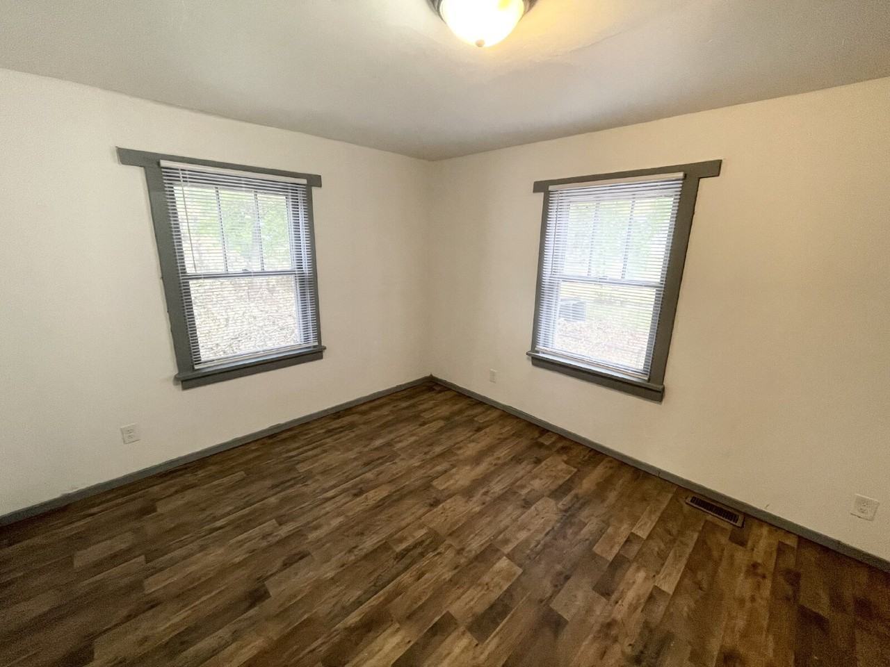 1624 W 21st St - Photo 6 of 10