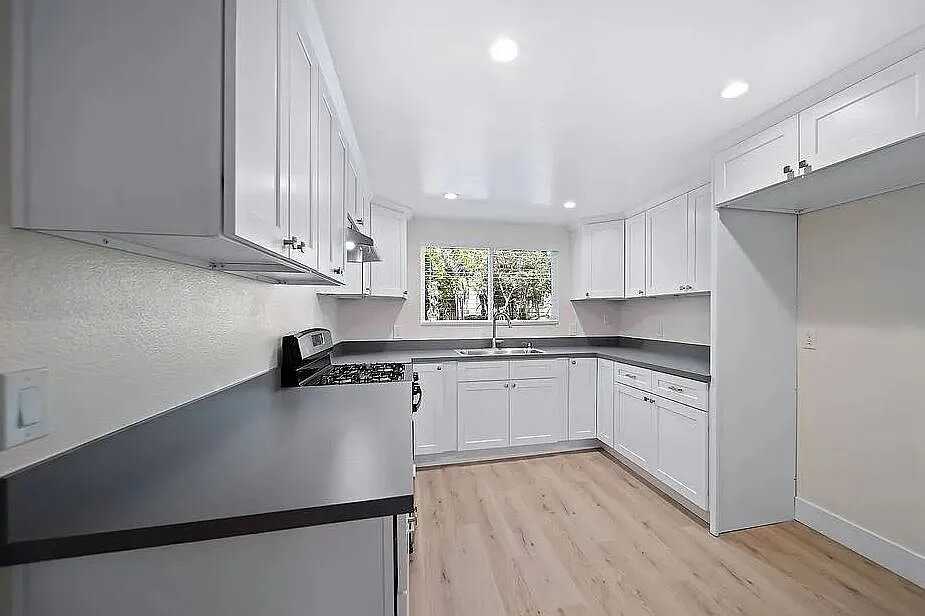 601 West 1st Street - Photo 2 of 16