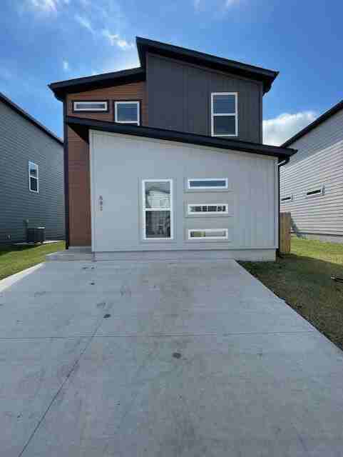 881 Massachusetts Ave