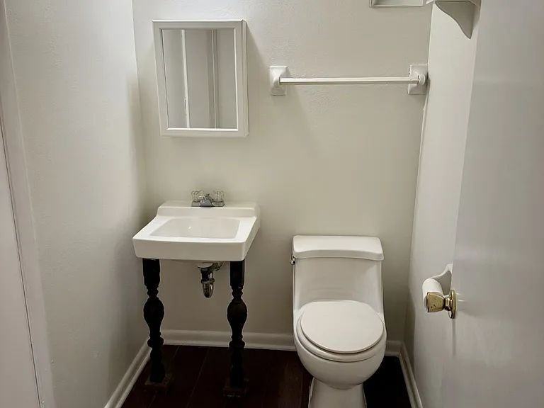 110 Bellevue Rd - Photo 3 of 16