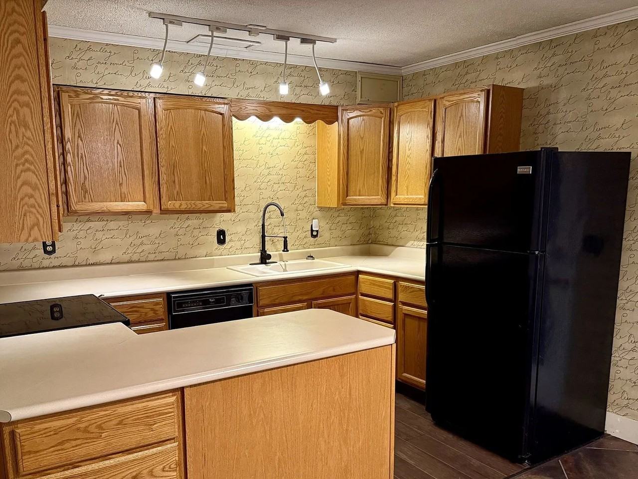 110 Bellevue Rd - Photo 4 of 16