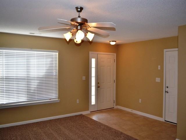 107 Springview Dr - Photo 2 of 13