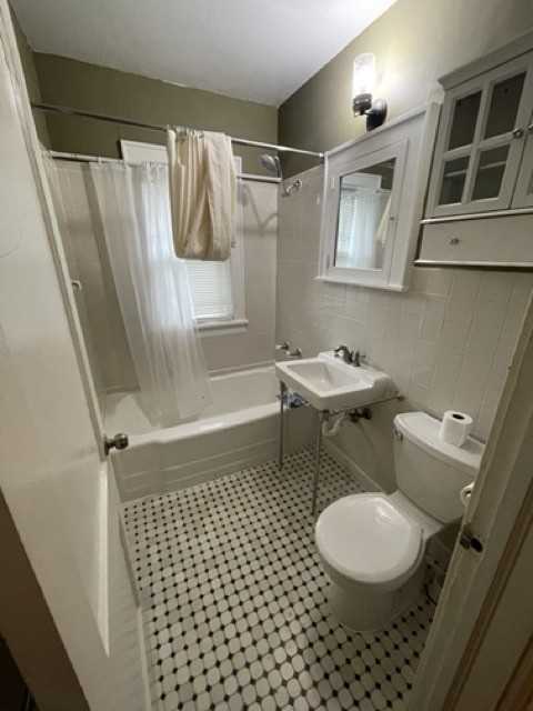 1475 Albert St N - Photo 4 of 20