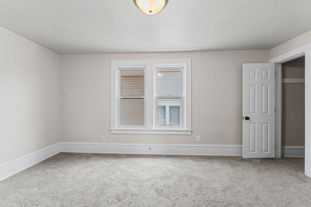 1236 Jackson St - Photo 6 of 11