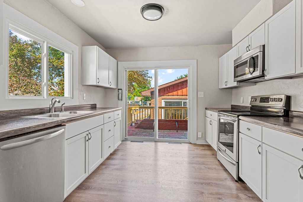 1236 Jackson St - Photo 6 of 11
