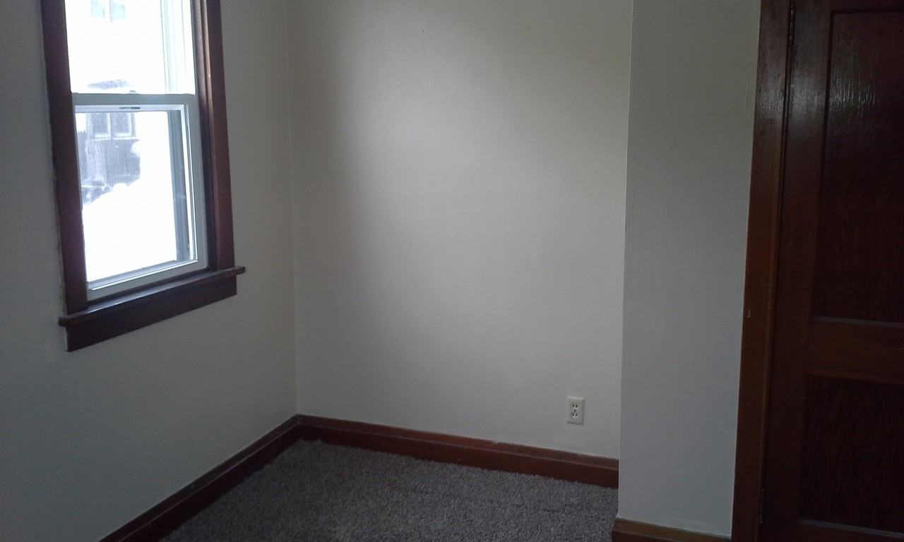 516 1st St N #1 - Photo 4 of 5