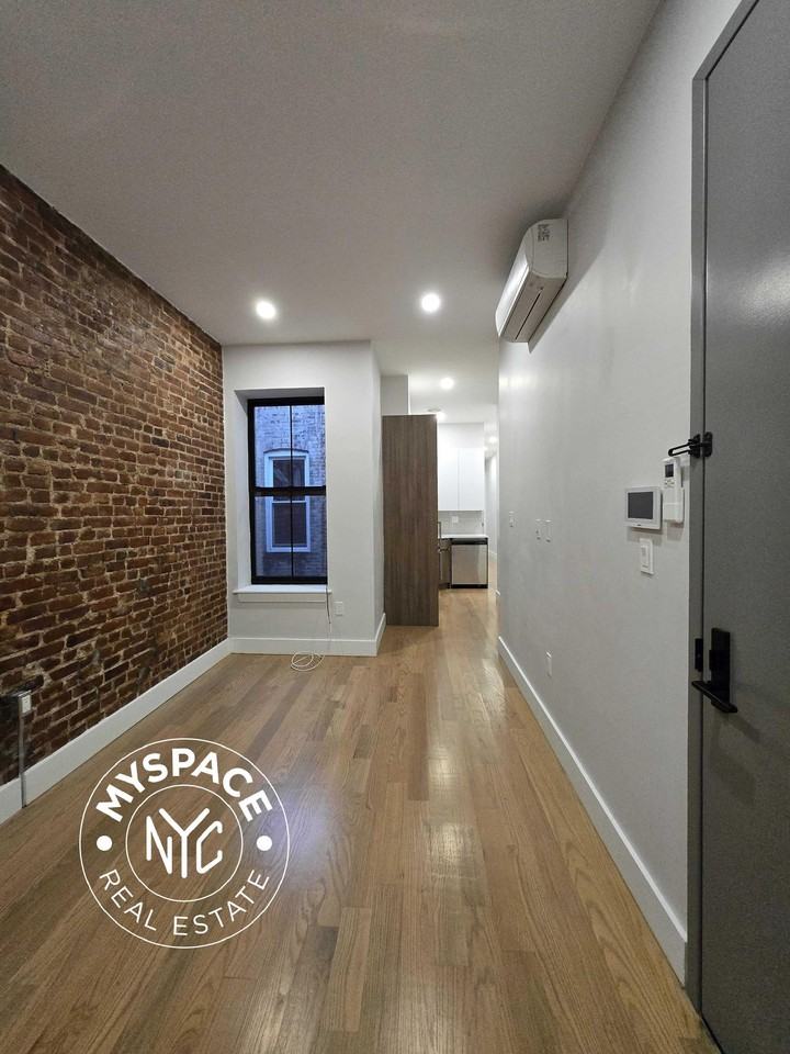 6215 Catalpa Ave #1L - Photo 2 of 10