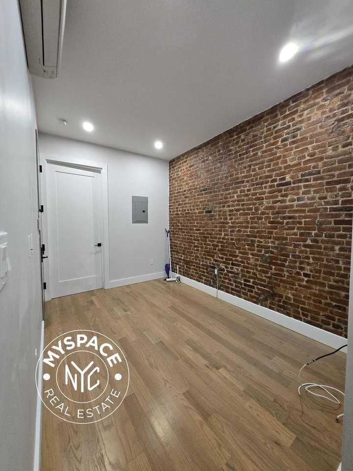 6215 Catalpa Ave #1L - Photo 4 of 10