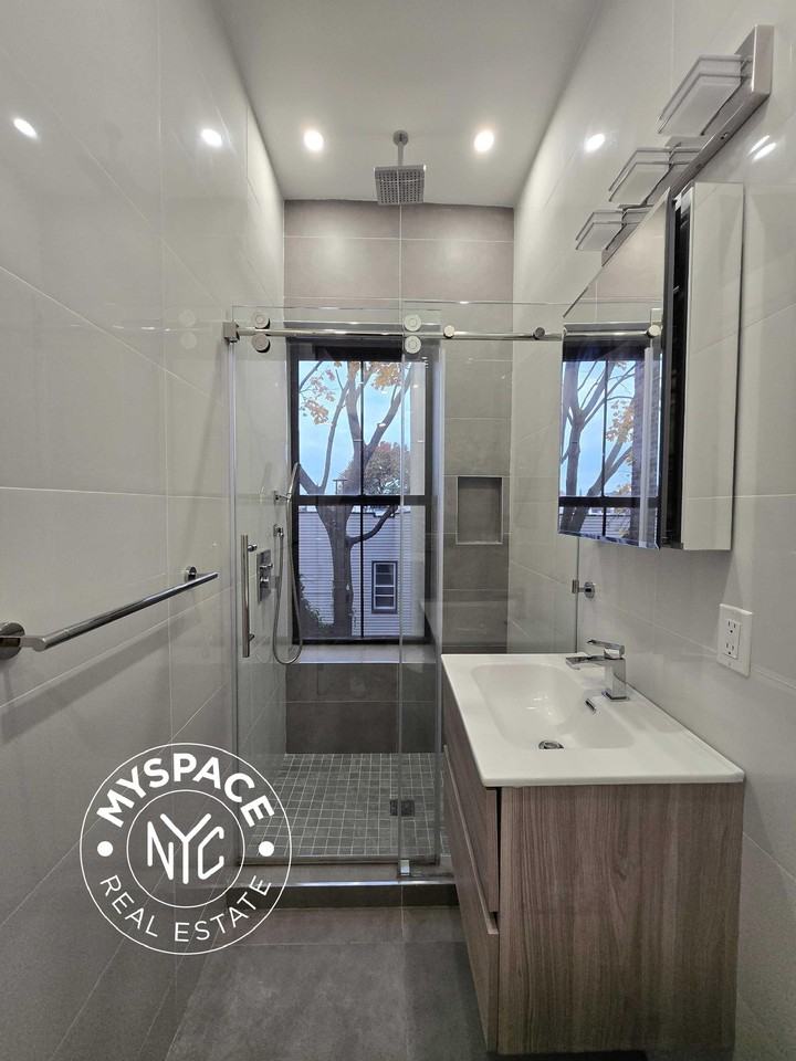 6215 Catalpa Ave #1L - Photo 7 of 10