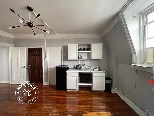 74 Cornelia Street #S3 - Photo 2 of 7