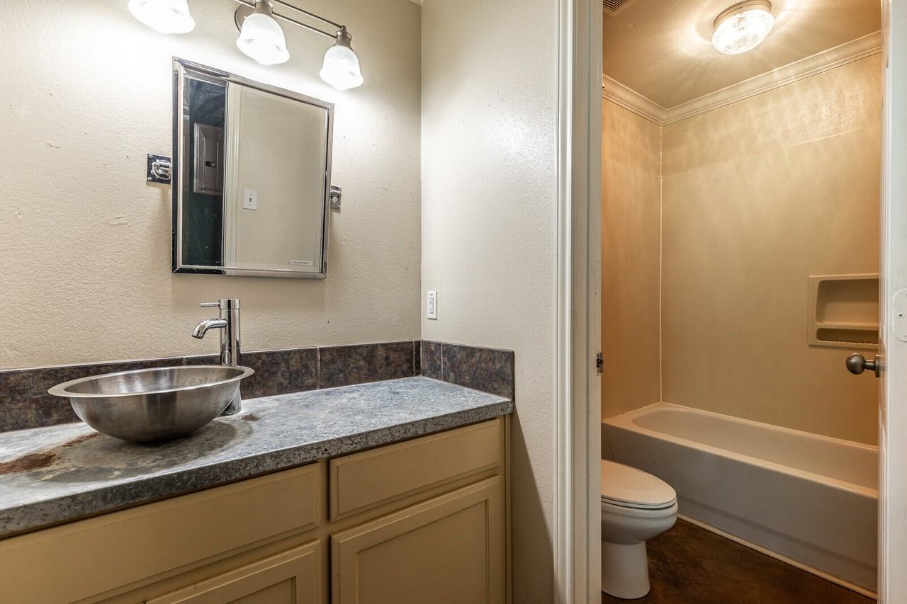 2007 S 15th St #202 - Photo 3 of 24