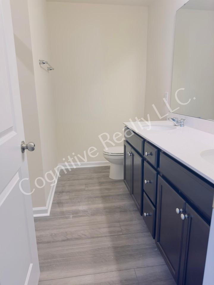 819 Mckenzie Park Ter #1 - Photo 5 of 18