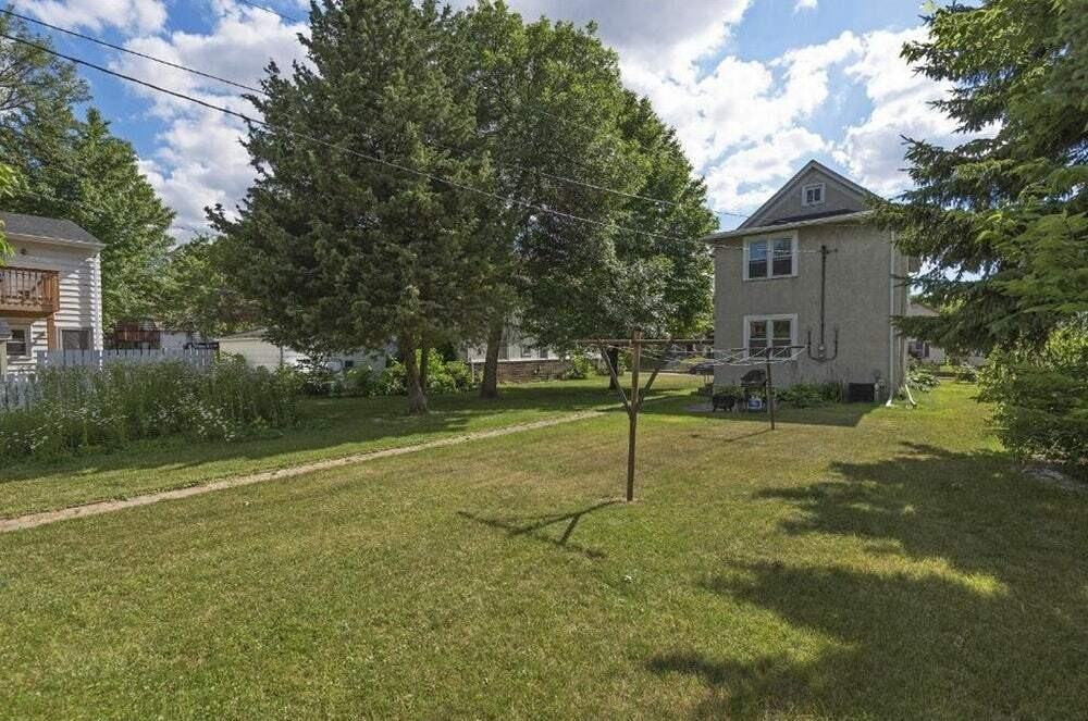 711 University Ave Ne #1 - Photo 3 of 11