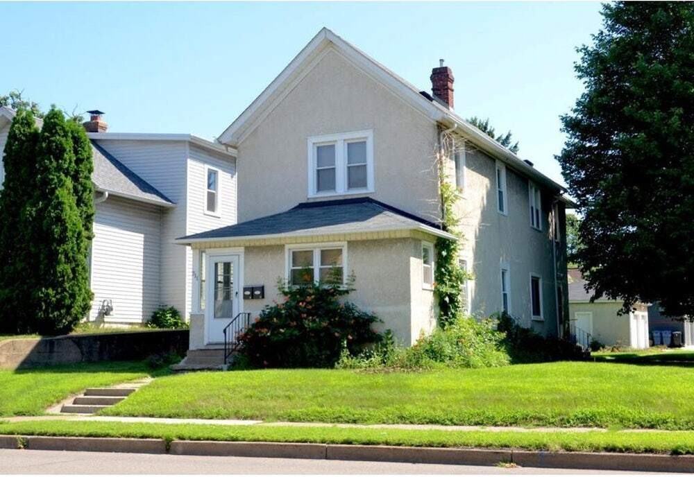 711 University Ave Ne #1 - Photo 5 of 11